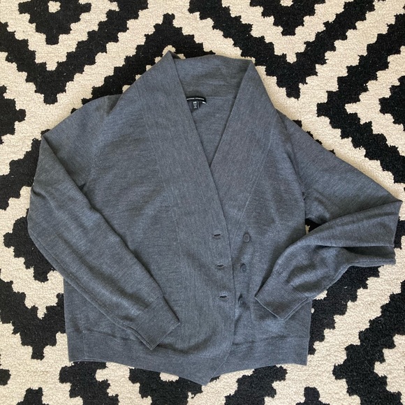 2xS (size 6-8) Universal Thread Curve Cardi in Slate - Picture 5 of 7